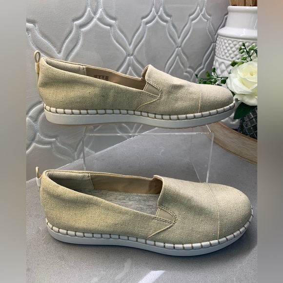 Clarks Cloudsteppers Step Glow Jade in Soft Gold Size 9M - Picture 7 of 15